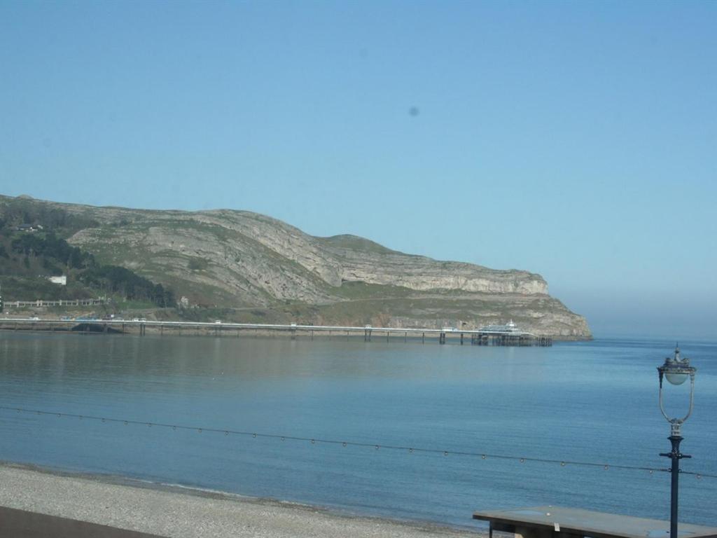 The Grafton Guest House Llandudno Rum bild